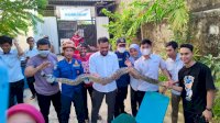 Petugas Damkar Makassar Evakuasi Ular Sanca Sepanjang 2 Meter
