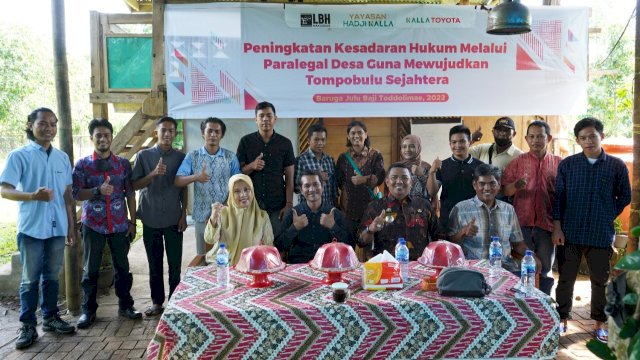 Pelatihan paralegal KALLA bersama LBH Makassar di Desa Toddolimae Kabupaten Maros / Dokumen: Kalla Group