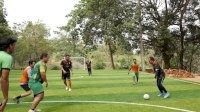 Jalin Silaturahmi, Danny Main Futsal Bareng Anggota DPRD Makassar