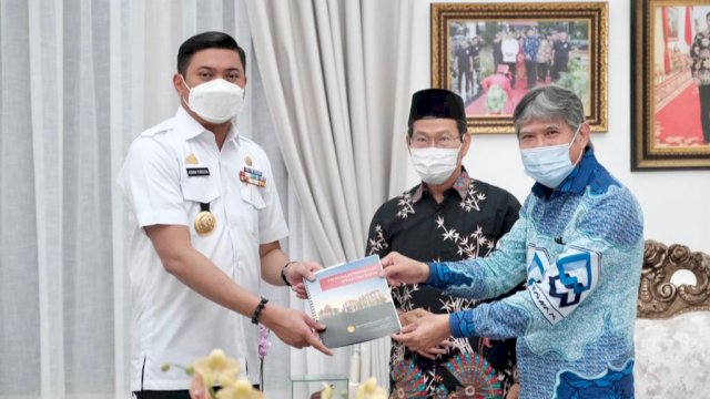 Bupati Gowa, Adnan Purichta Ichsan sambut kedatangan panitia pembangunan SIT Cheng Ho di Kabupaten Gowa / dokumen: Pemkab Gowa.