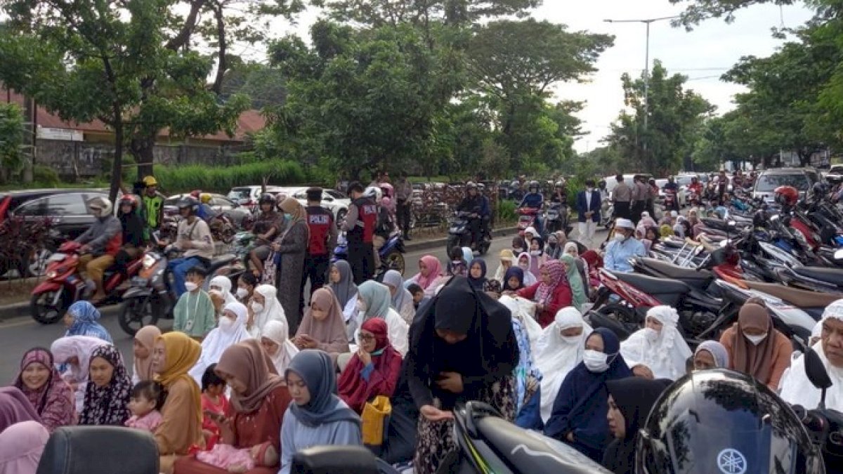 Warga Muhammadiyah Padati Sejumlah Ruas Jalan di Makassar
