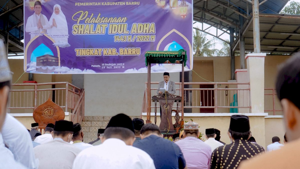 Bupati Berbaur Bersama Warga Barru Rayakan Idul Adha di Lapangan Pekkae