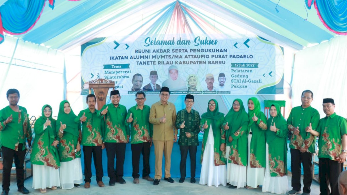 Gelar Reuni dan Pelantikan, Bupati Barru Titip 2 Pesan Ini Bagi Alumni Yayasan Attaufiq Padaelo