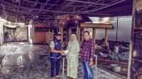 Politisi NasDem Muhammad Bantu Korban Kebakaran di Desa Sijelling Bone