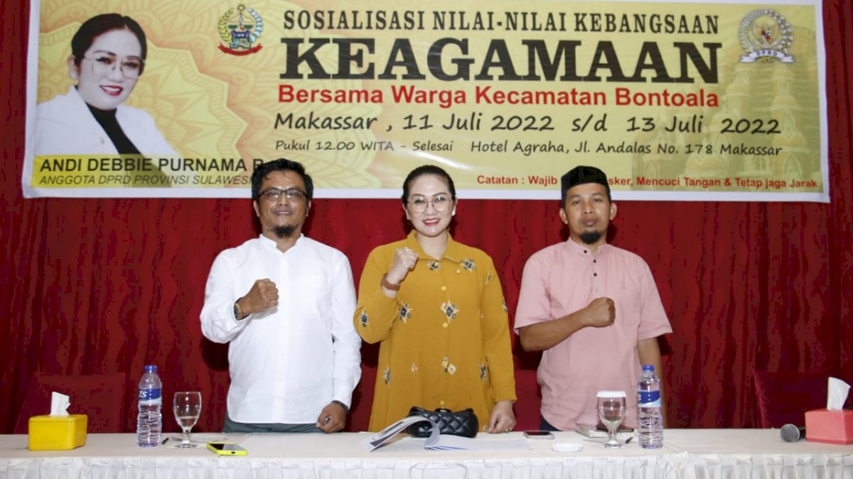 Masih Suasana Iduladha, Debbie Rusdin Sosbang Keagamaan Bareng Warga Bontoala