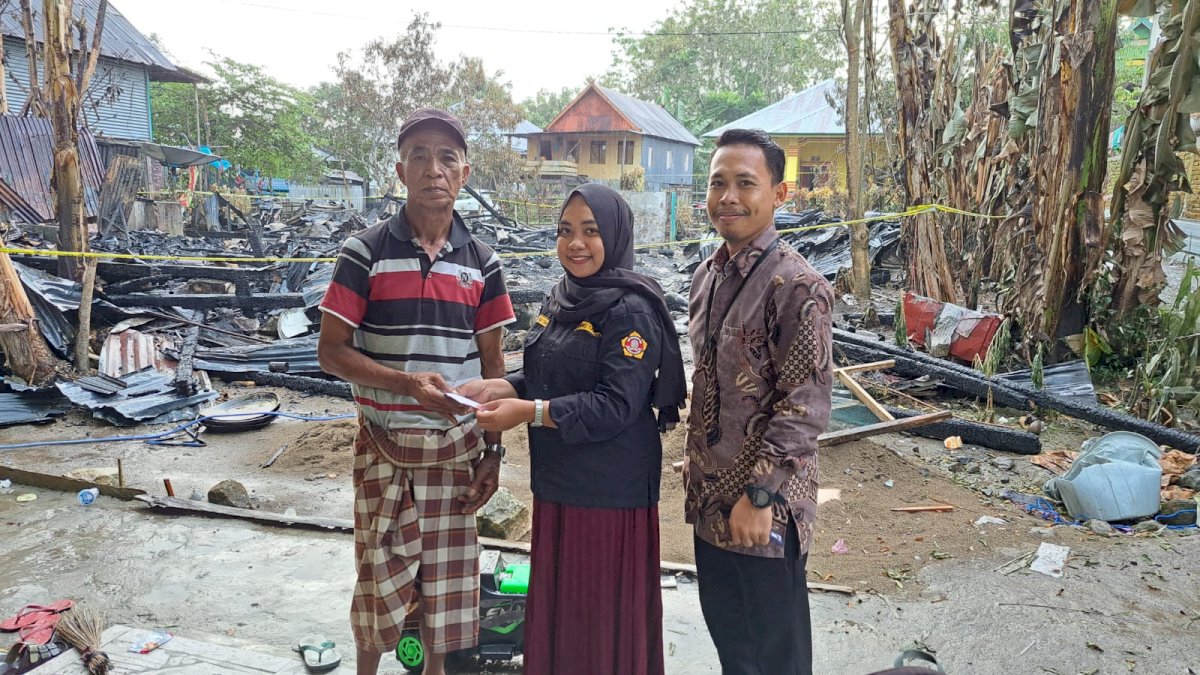 Karang Taruna Kecamatan Barru Bantu Korban Kebakaran di Sepee