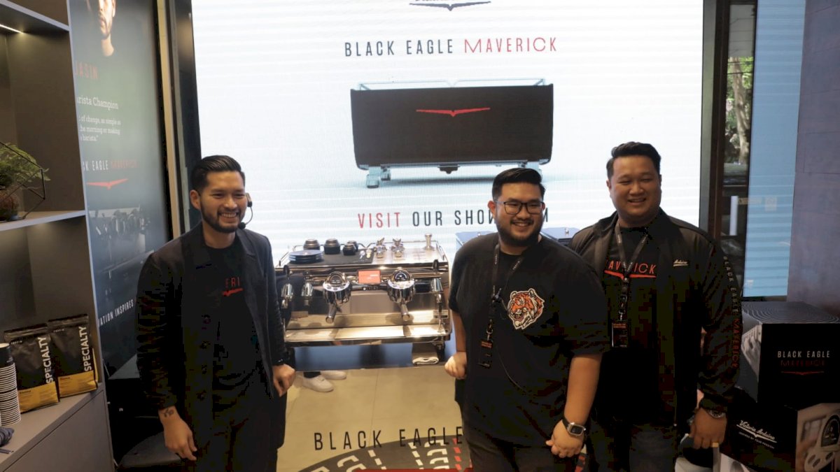 Toffin Makassar Luncurkan Black Eagle Maverick, Mesin Kopi yang Memadukan Espresso Mesin dan Manual Brew