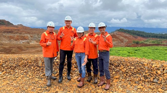 Rombongan Komisi VII DPR RI saat berkunjung ke area operasional PT Vale di Sorowako Luwu Timur (dokumen: PT Vale)