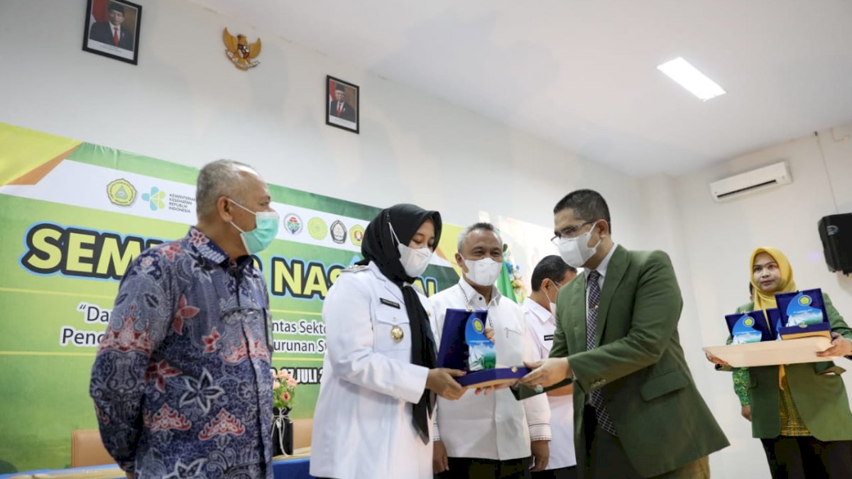 Pemkot Makassar Raih Penghargaan HAKLI Inovasi Kesehatan Lingkungan