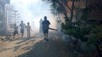 Rezki Mulfiati Lutfi Turunkan Timnya Fogging Pemukiman Warga