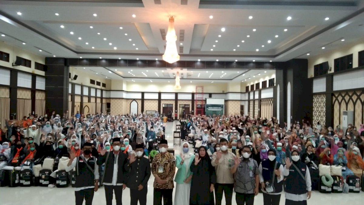 Jemaah Haji Kloter Pertama Asal Sulsel Tiba, Andi Ina Kartika