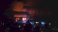 Breaking News: Satu Unit Rumah di Jalan Karya Jeneponto Terbakar