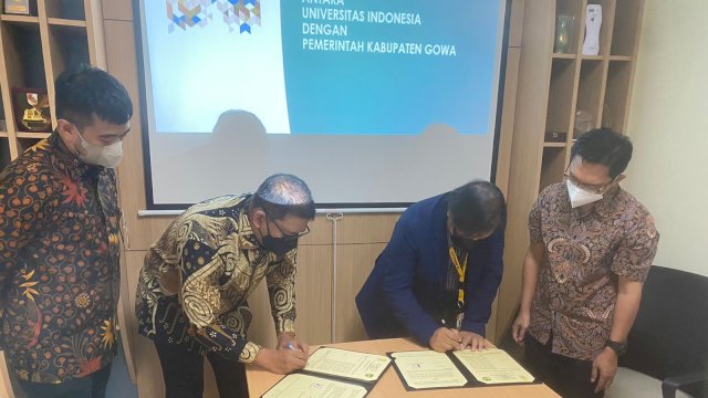 Penandatangan kerja sama Pemkab Gowa dengan Universitas Indonesia terkait program Investasi Sumber Daya Manusia Seperempat Abad (dokumen: Pemkab Gowa).