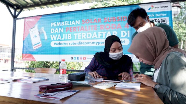 Booth pendaftaran kendaraan roda empat bagi pengguna BBM Pertalite dan Solar / dokumen: Pertamina