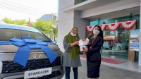 Resmi Mengaspal di Makassar, Hyundai Pettarani Serahkan Unit Pertama Stargazer ke Konsumen