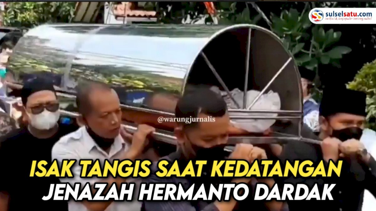 VIDEO: Isak Tangis saat Kedatangan Jenazah Hermanto Dardak Tiba di Rumah Duka
