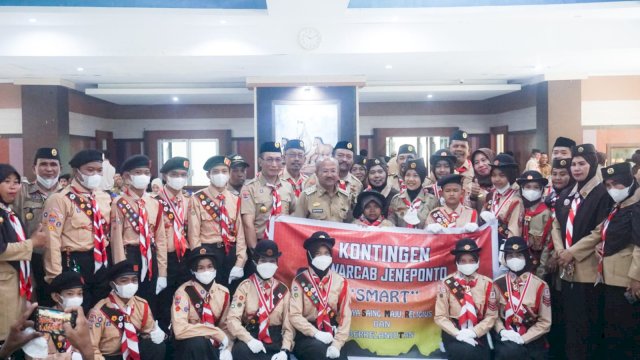 Bupati Iksan Foto bersama dengan peserta Jambore Nasional (Dedi)