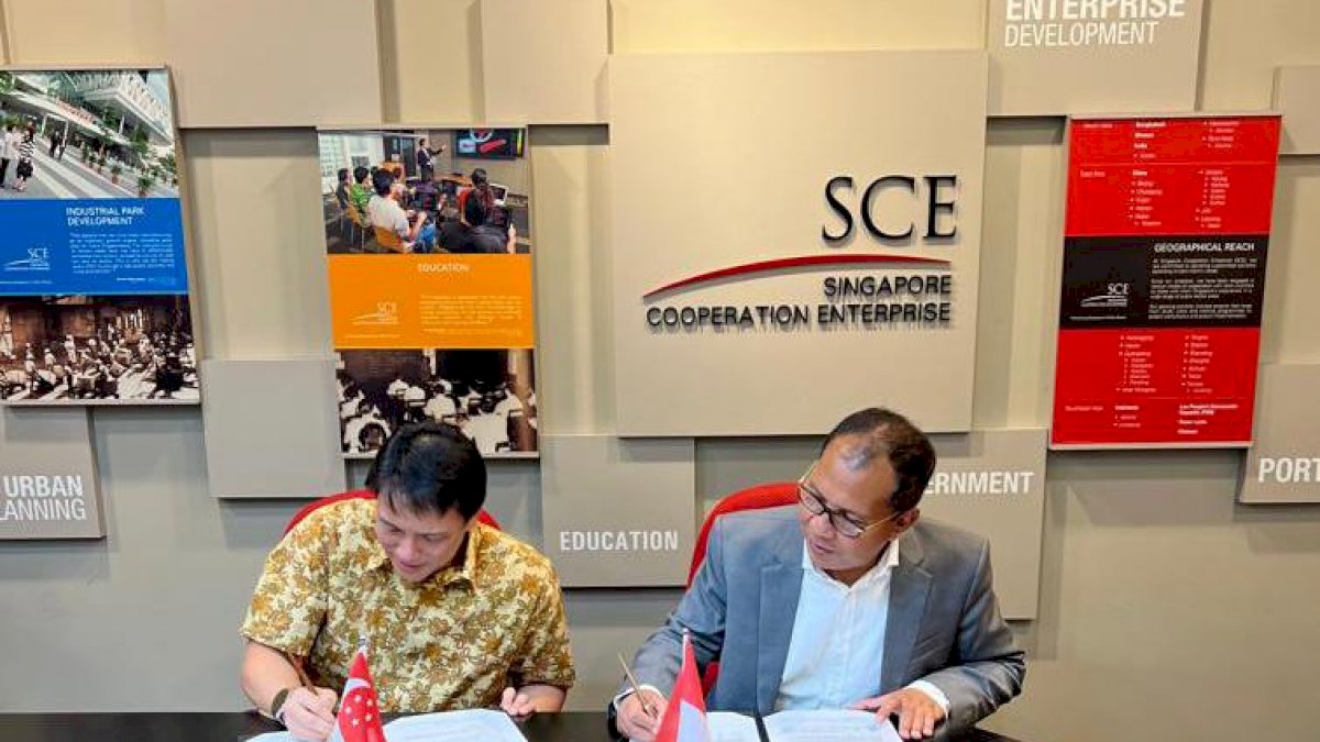 Walikota Danny Teken MoU Bersama SCE Temasek Foundation di Singapura