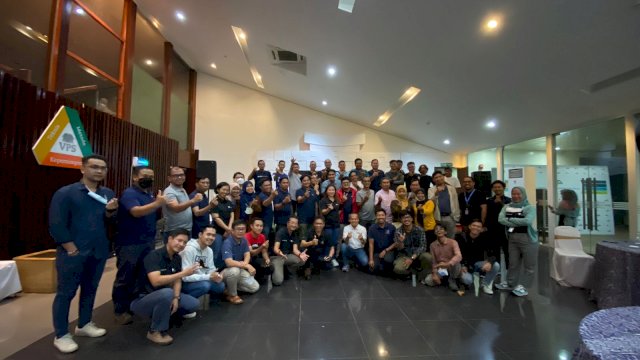 CEO PT Vale Indonesia, Febriany Eddy foto bersama 30 media yang diundang media visit di Blok Sorowako Luwu Timur (dokumen: ist)