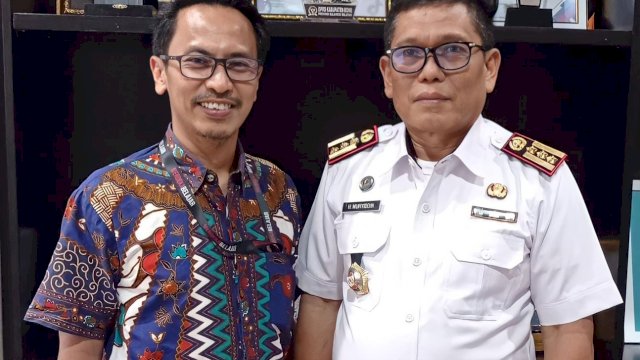 Kepala Dinas Pendidikan Kota Makassar, Muhyiddin bersama koordinator kegiatan Temu Pendidik Nusantara 9 (dokumen: ist)