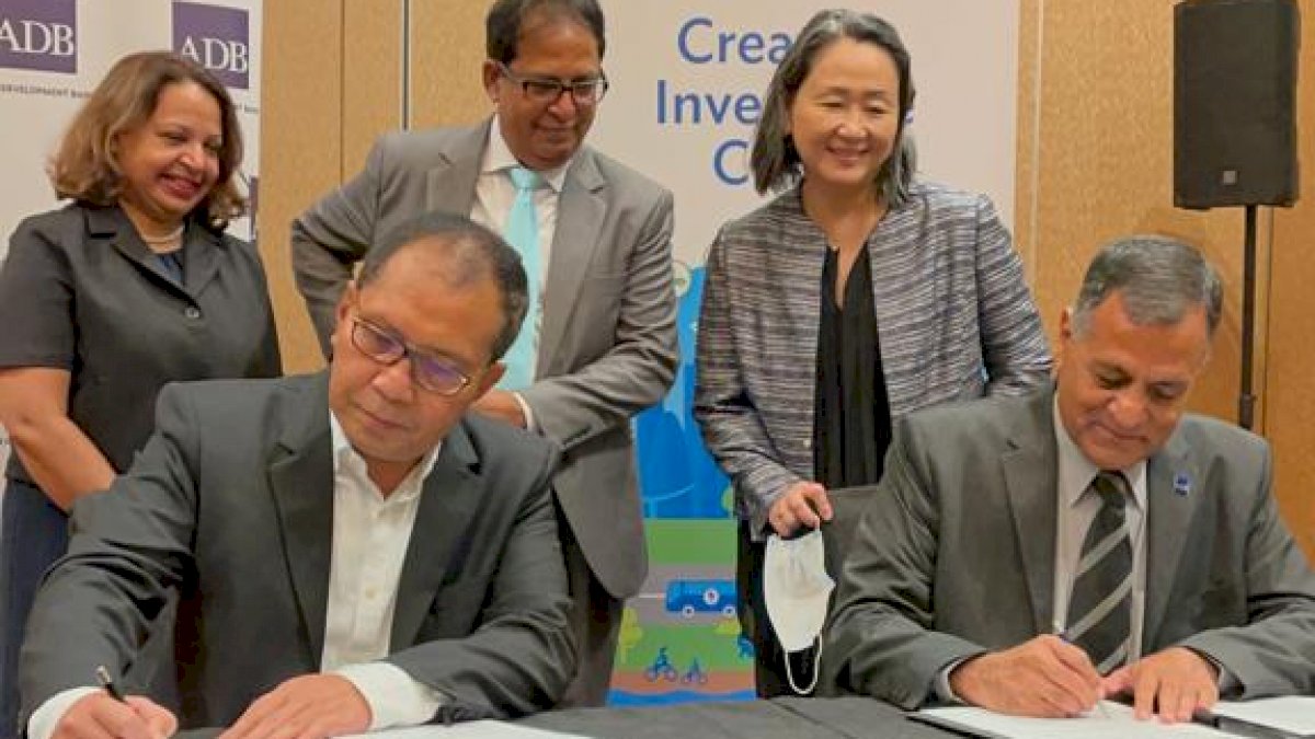 Danny Pomanto-ADB Teken Nota Kolaborasi di World Cities Summit 2022