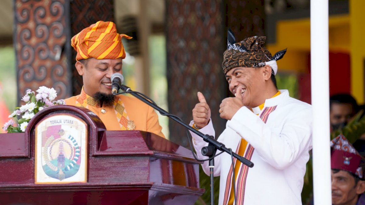 Gubernur Sulsel Serahkan Bantuan Rp20 Miliar ke Toraja Utara