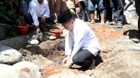 Danny dan IAS Kompak Letakkan Batu Pertama Renovasi Masjid Barkatul Ilham