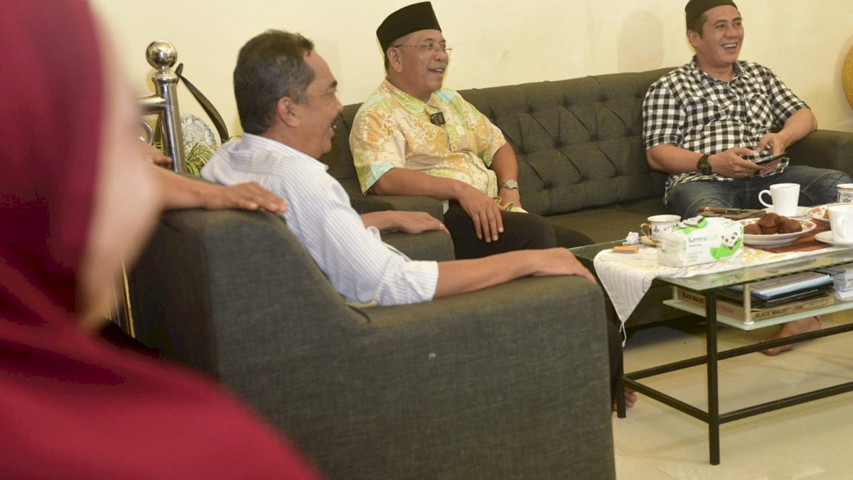 Di Rumah Kades Bonepute, IAS Disambut Cerita Masa Menjabat Walikota