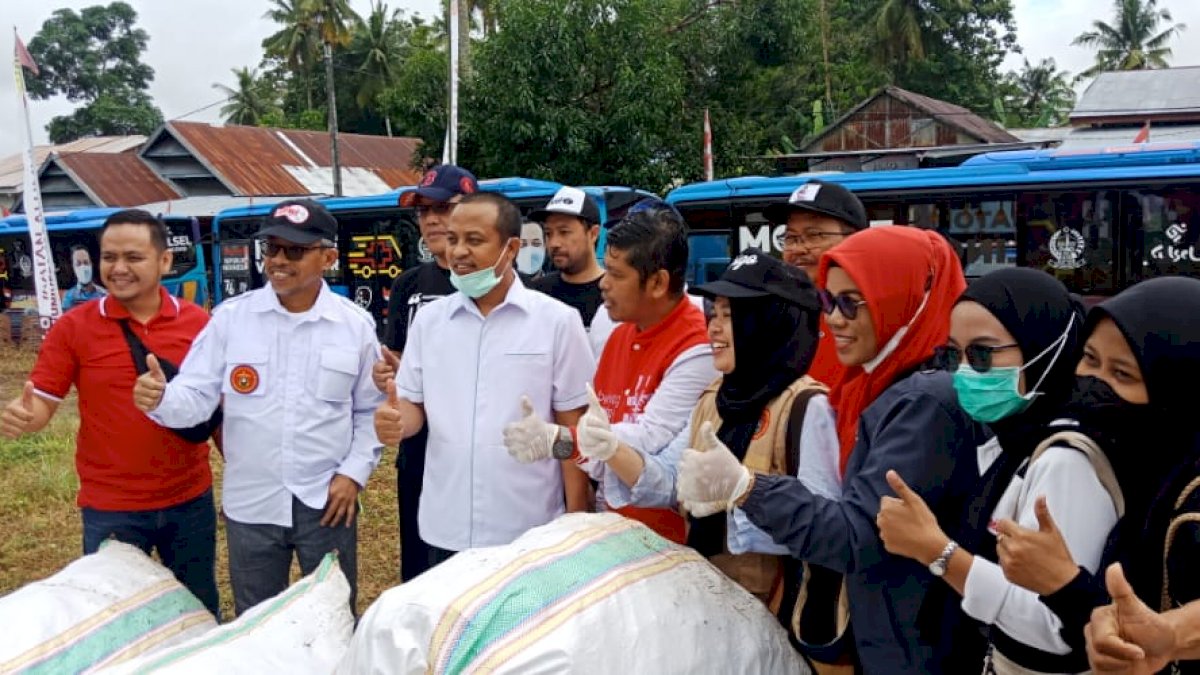 Jalan Santai Anti Mager IKA Unhas Kumpulkan 125 Kg Sampah di Bone