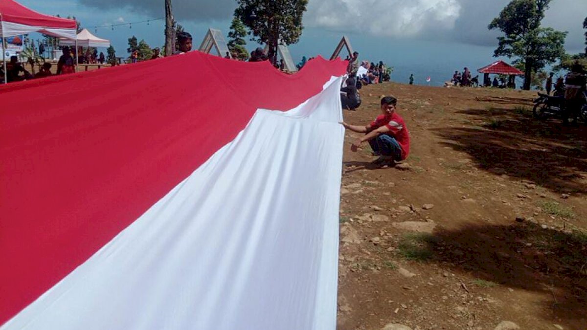 Pertama Kali Bendera Merah Putih Raksasa di Bentangkan di Jeneponto