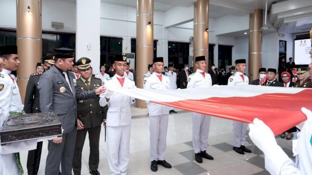 Bupati Gowa, Adnan Purichta Ichsan kukuhkan 68 anggota Paskibraka (dokumen: Prmkab Gowa)