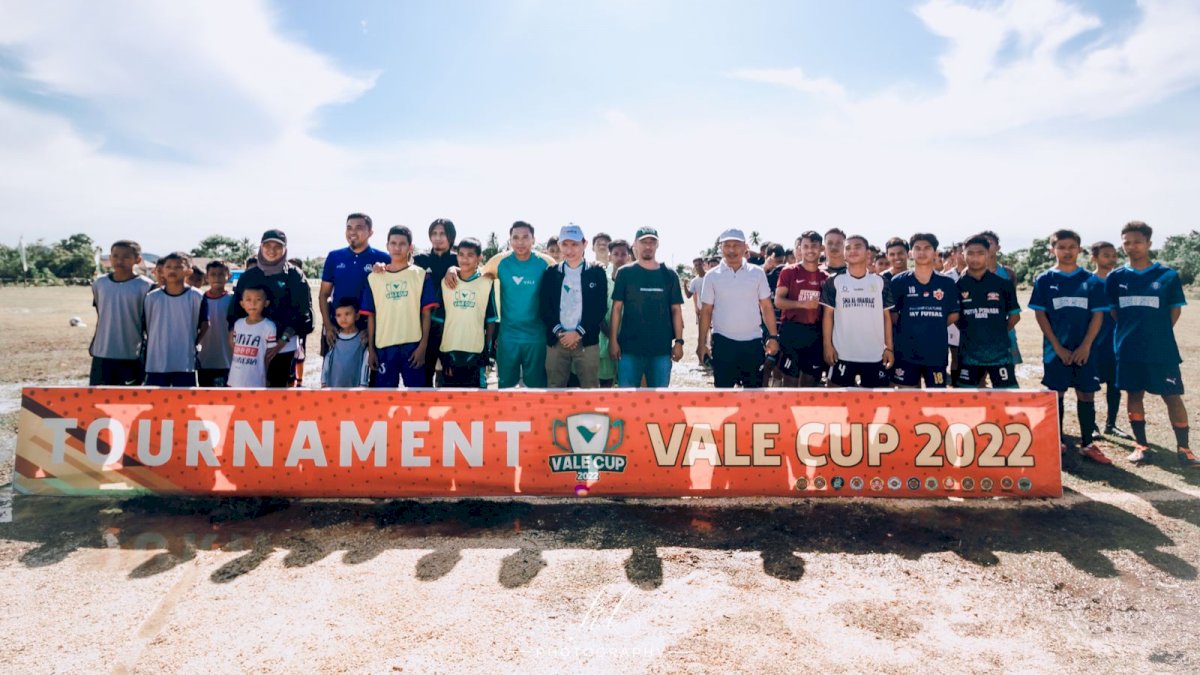 PT Vale Hadirkan Mantan Pemain PSM Makassar Beri Coaching Clinic Talenta Muda di Morowali