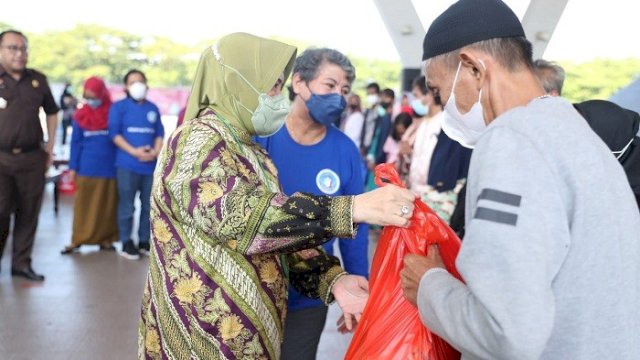 Ketua PKK Kota Makassar dalam acara puncak peringatan Hari Tuberkulosis Dunia di Lapangan Karebosi Makassar (dokumen: ist)