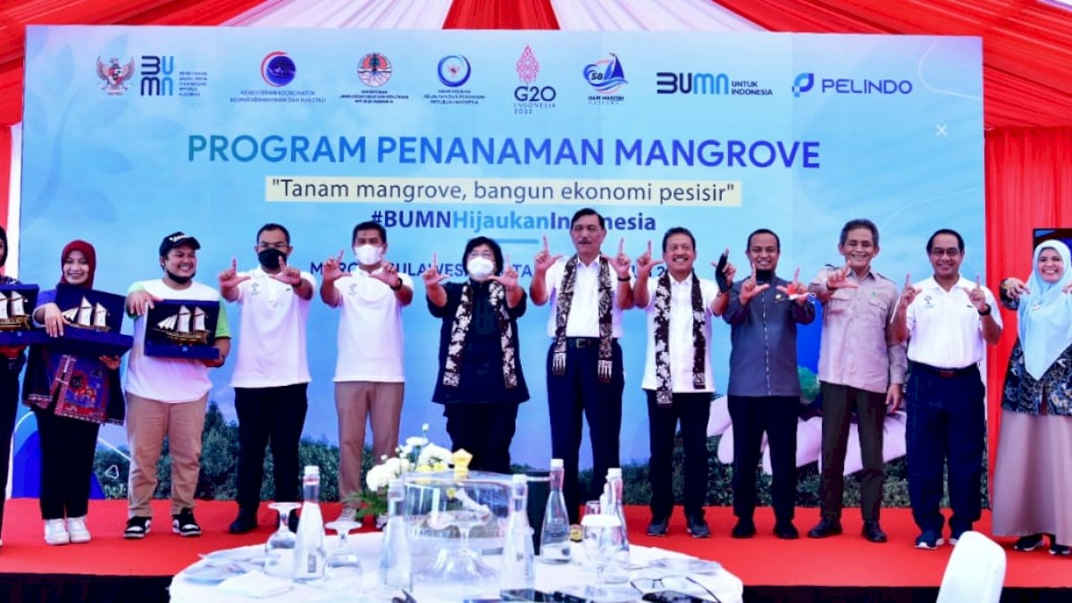 Gubernur Sulsel Bersama Tiga Menteri RI Tanam Mangrove di Maros