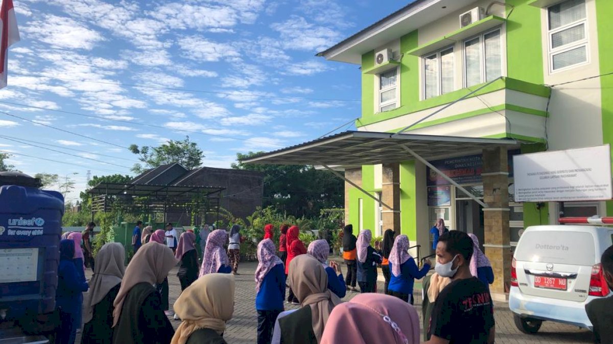 KKN Profesi Universitas Mega Rezky Gelar Senam Prolanis di Puskesmas Bangkala