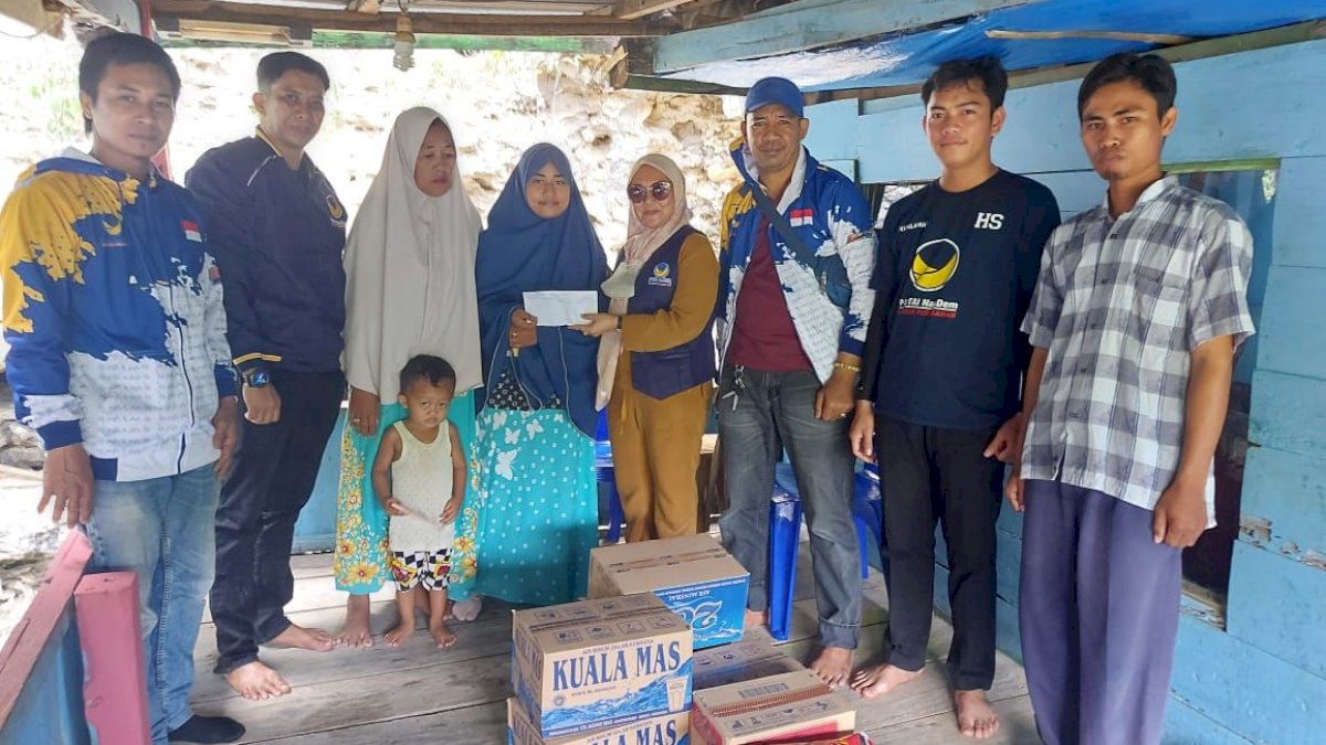 Rusdi Masse Beri Motor dan Beasiswa Kuliah ke Sumarni