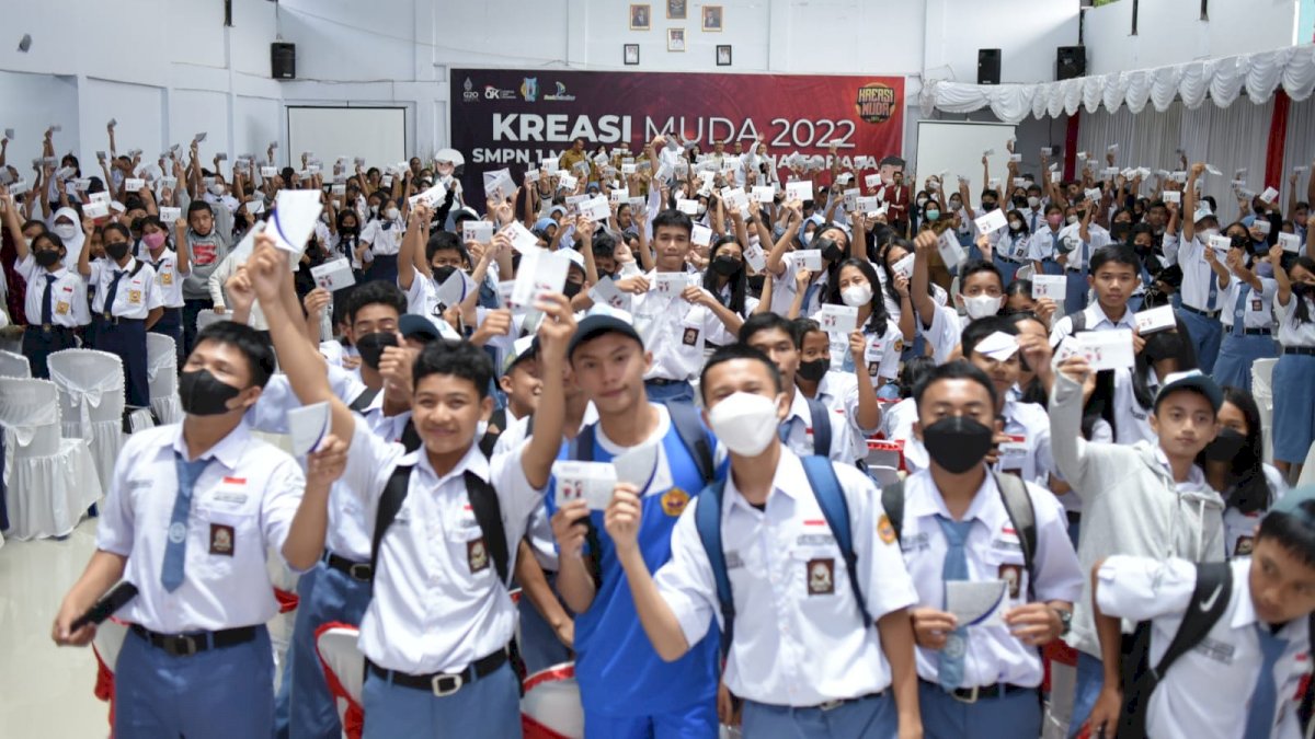 OJK Bersama Bank Sulselbar Edukasi Keuangan kepada 500 Pelajar di Tana Toraja
