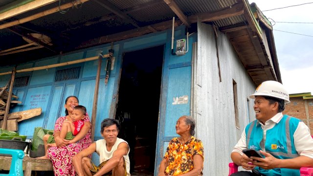 Salah satu keluarga yang mendapat sambungan gratis dari PLN (dokumen: ist)