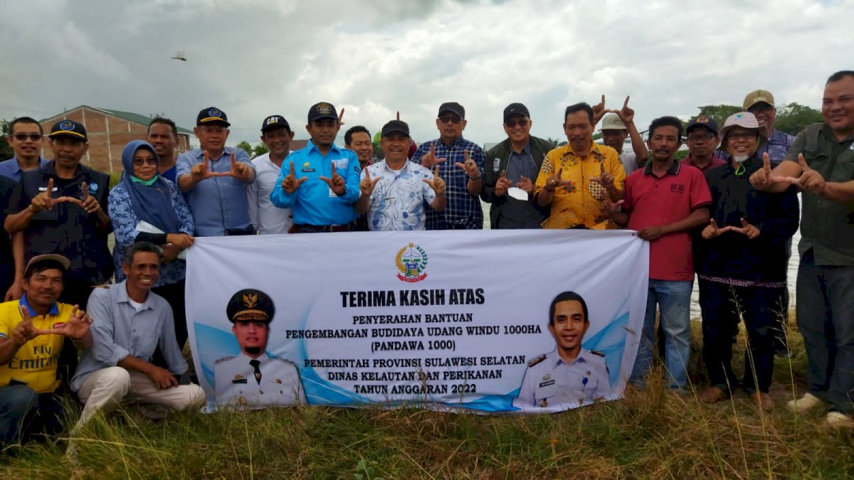 Sukseskan Pandawa 1000, Kadis Perikanan Tebar 30 Ribu Benih di Pinrang
