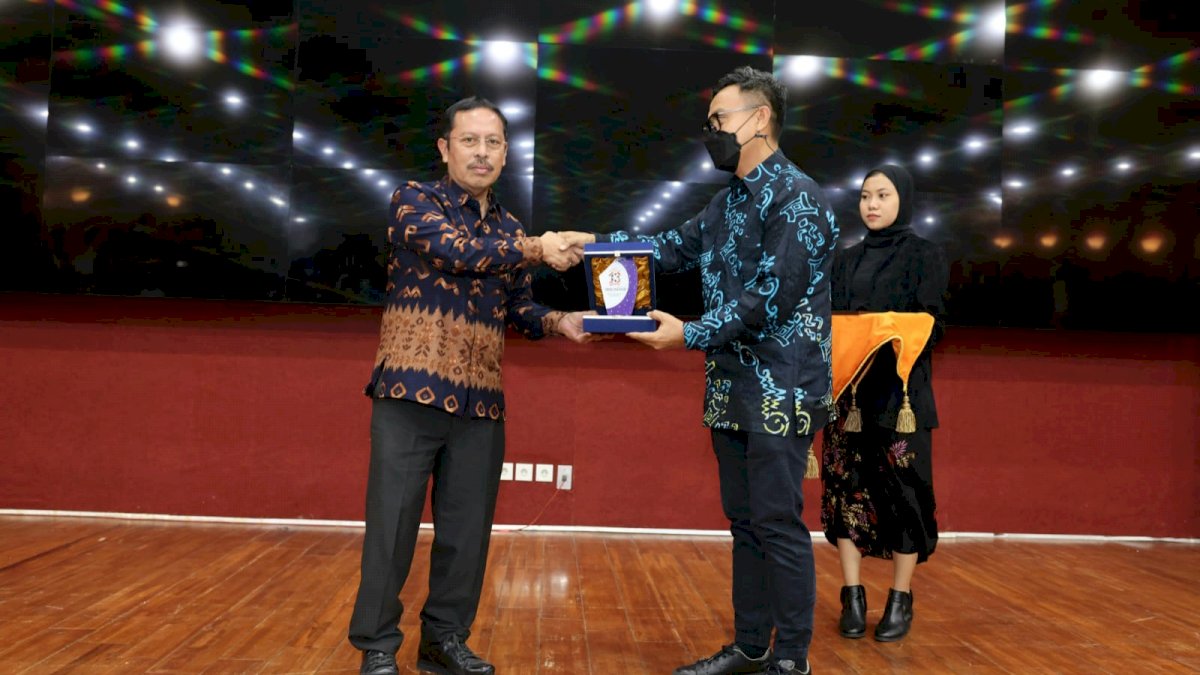 Inovasi Makaverse Membawa Danny Pomanto Raih Penghargaan Kepala Daerah Inovatif