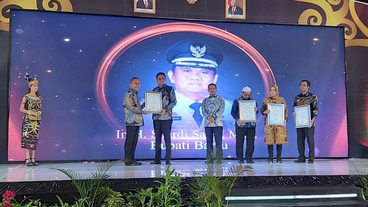 Satu-satunya di Sulsel, Bupati Barru Terima Penghargaan Dari Menteri Perdagangan