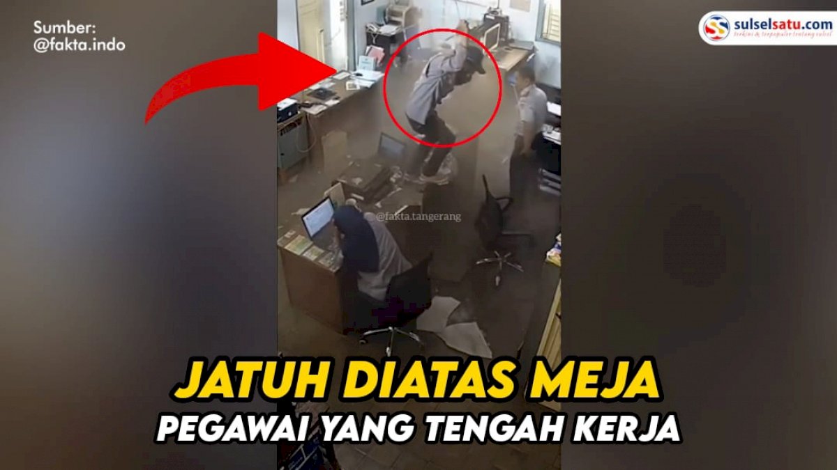 VIDEO: Tengah Perbaiki Instalasi Listrik, Pria Ini Jatuh di Atas Meja Pegawai