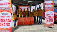 Hanura Sulsel Bagi Makanan Gratis ke Warga Pengguna Jalan Pettarani