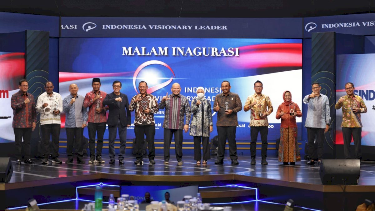 Danny Pomanto Raih Penghargaan Kategori Best Overall pada Indonesia Visionary Leaders