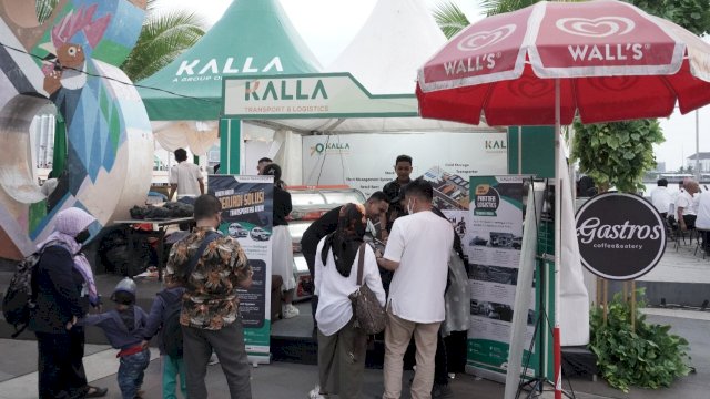 Booth Kalla Transports &amp; Logistics di F8 Makassar (dokumen: ist)