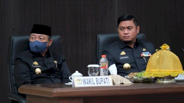 Bupati Gowa, Adnan Purichta Ichsan dan Wakil Abd Rauf Malaganni di rapar paripurna pembahasan Ranperda (dokumen: Pemkab Gowa)