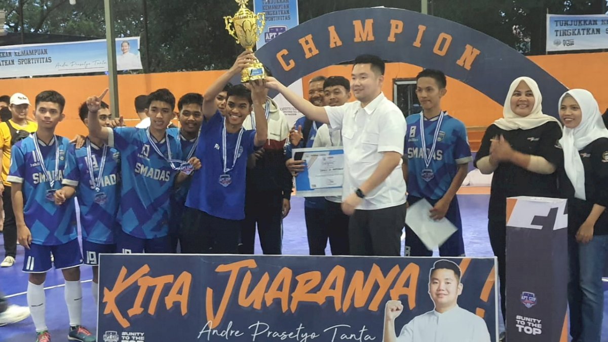 Tim SMA 21 Makassar Juara Turnamen Futsal Sulsel, APT: Jangan Cepat Puas