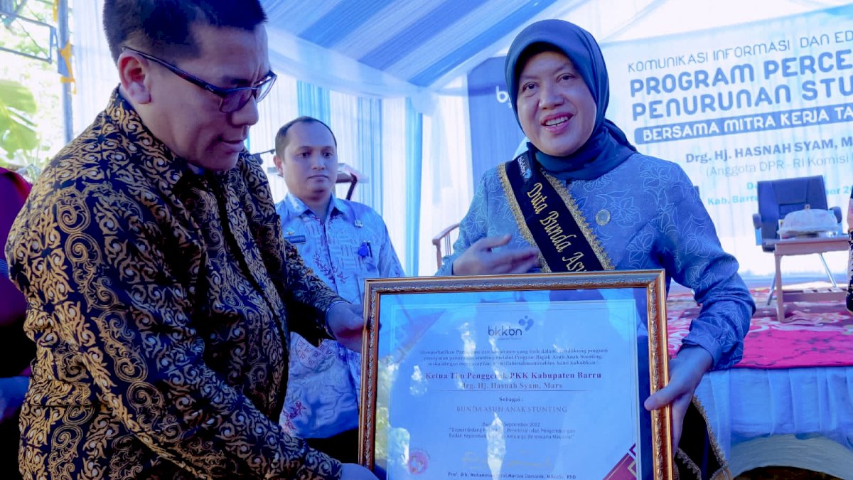 Gencar Aksi Cegah Stunting, Hasnah Syam Didaulat Jadi Bunda Asuh Anak Stunting