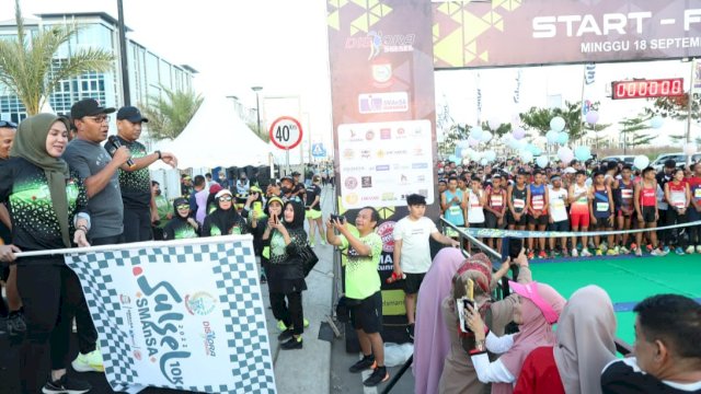 Pelepasan peserta lari Ika SMANSA di Kawasan CPI (dokumen: ist)