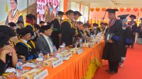 Lepas 1000 Wisudawan, Ini Pesan Rektor UNM